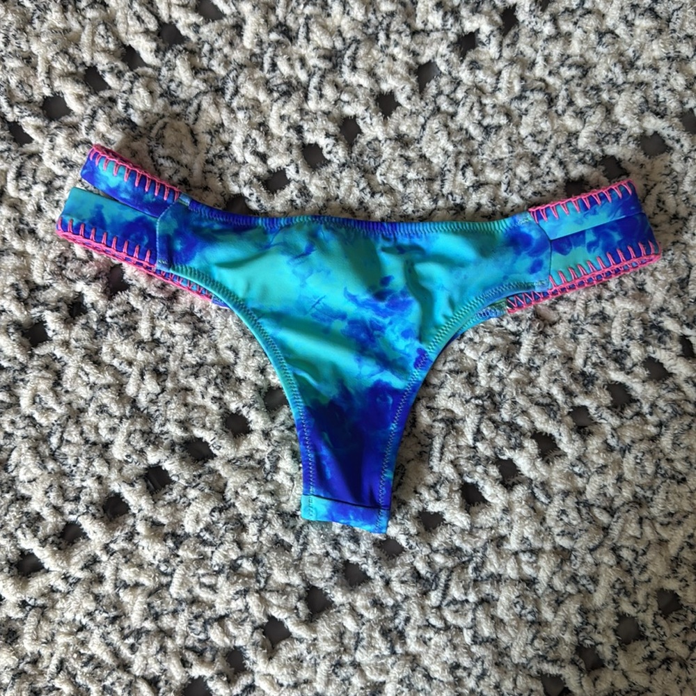 Shade & Shore Tiedye Contrasting Stitch Bikini Bottoms - Picture 2 of 3